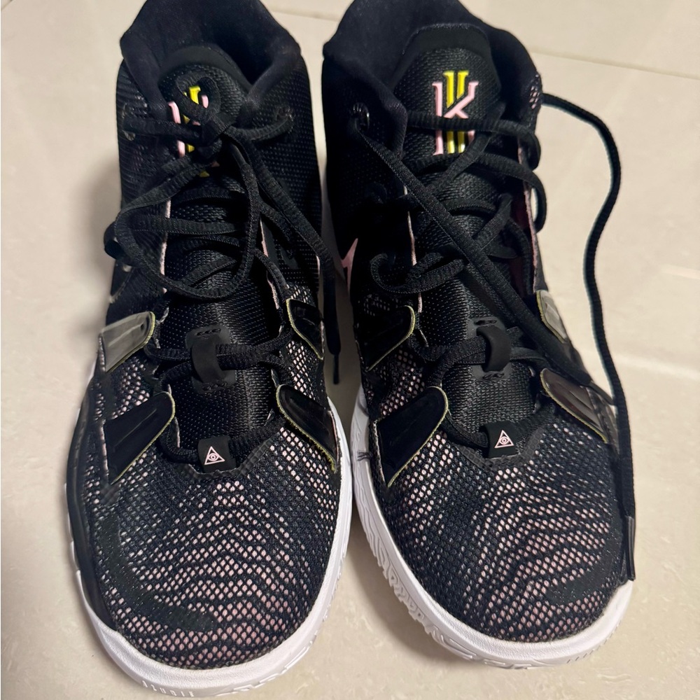 Kyrie 1